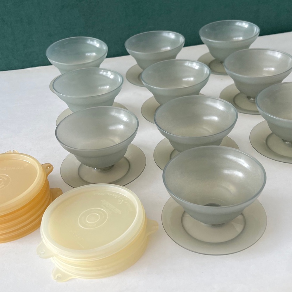 Ten Vintage Tupperware desert cups.